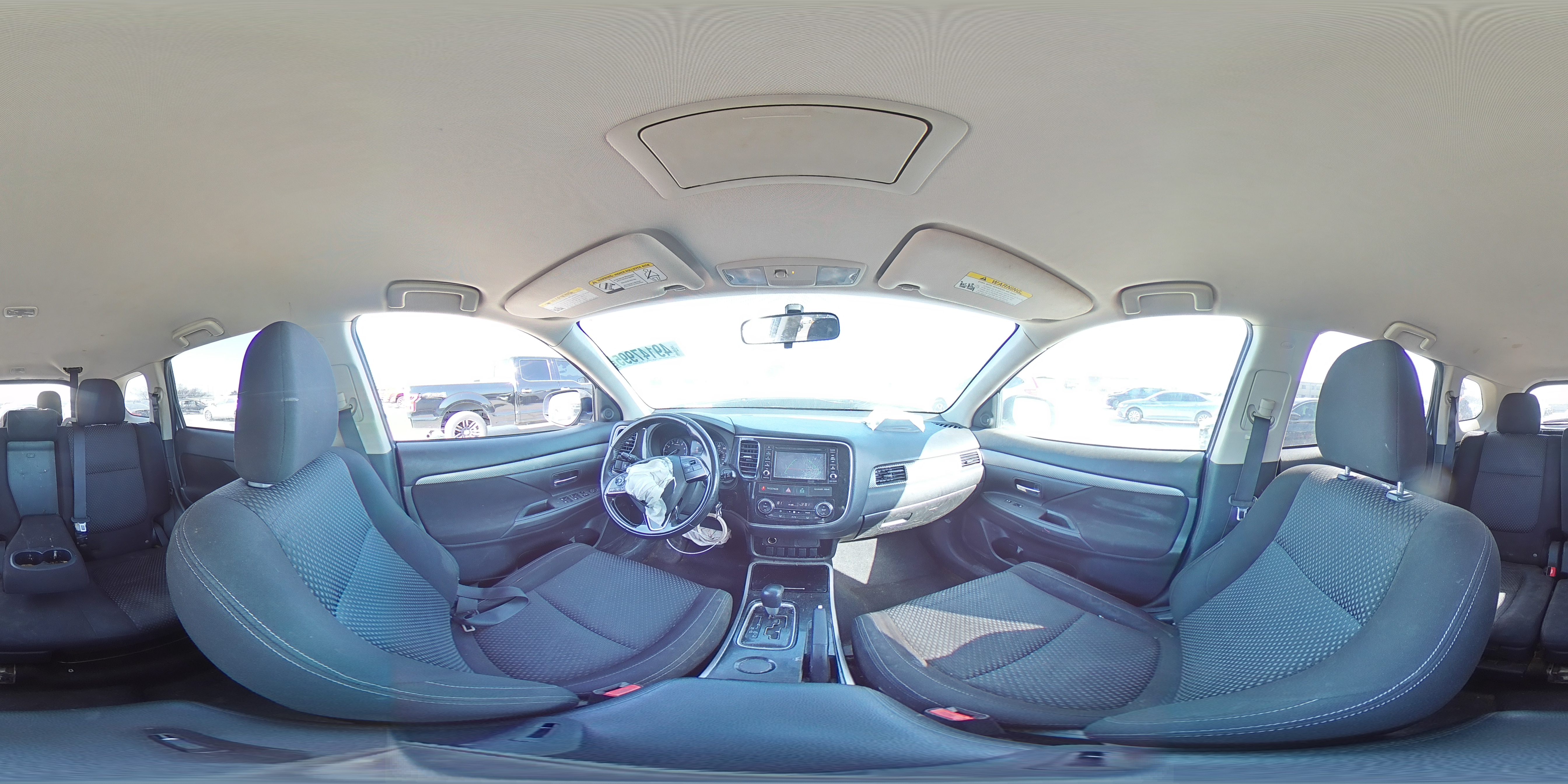 2017 Mitsubishi Outlander - Image 13