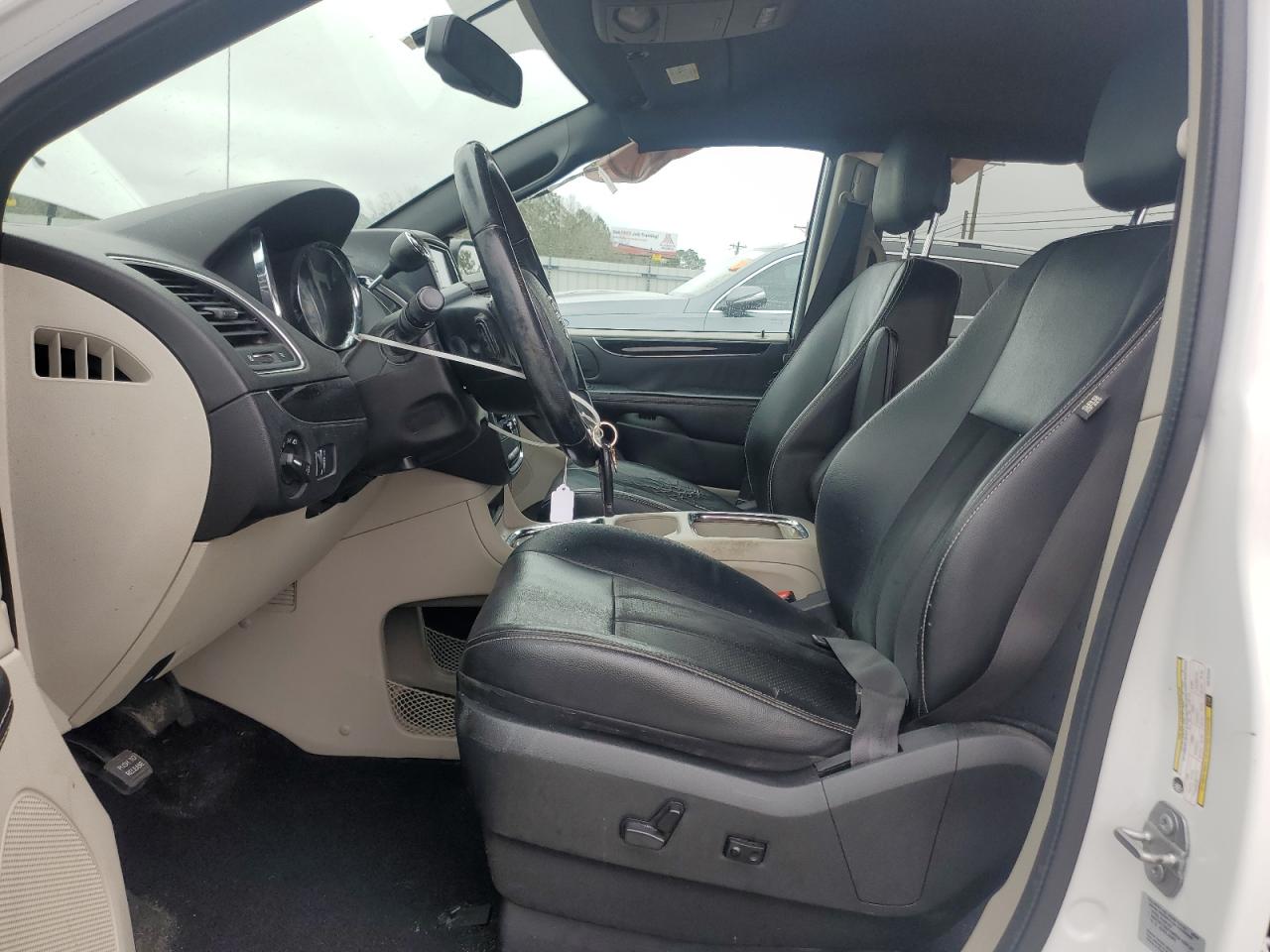 2017 Dodge Caravan - Image 7