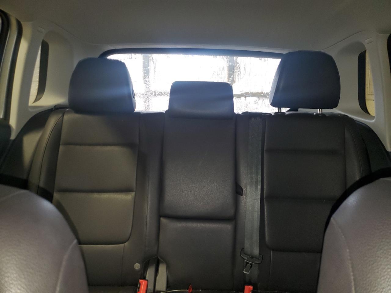 2017 Volkswagen Tiguan - Image 10