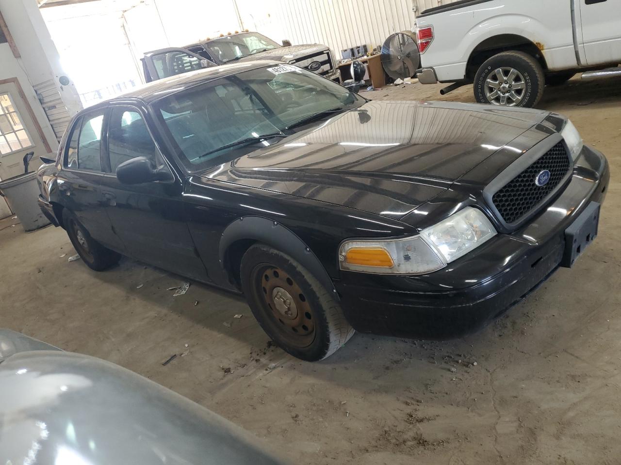 2010 Ford Crown Victoria - Image 4
