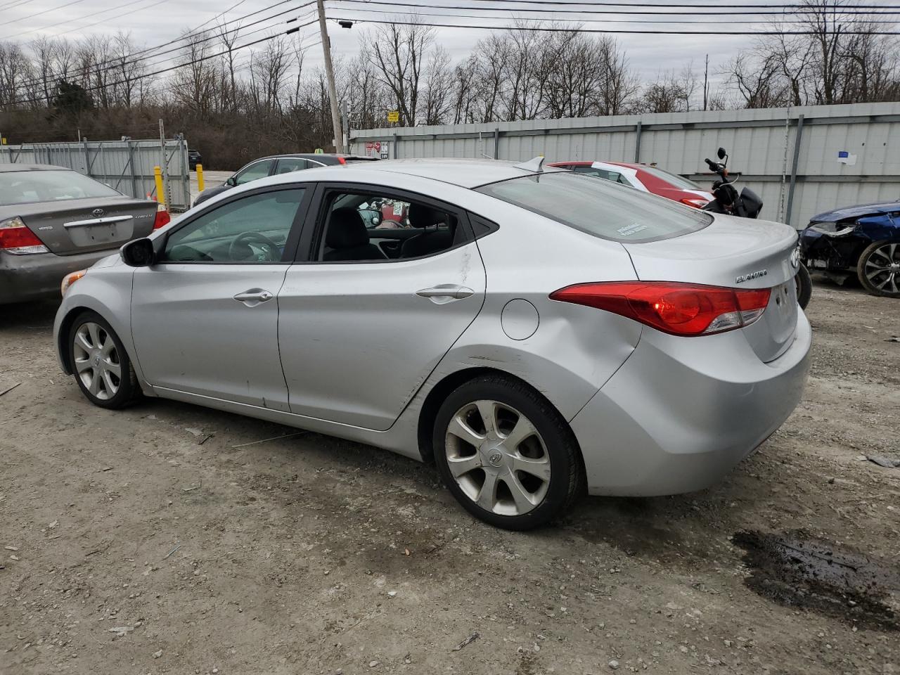 2011 Hyundai Elantra - Image 2