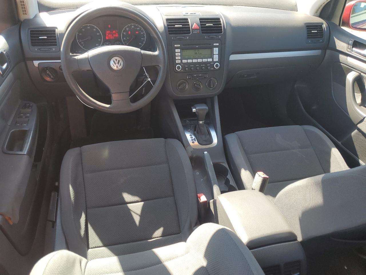 2009 Volkswagen Golf - Image 8