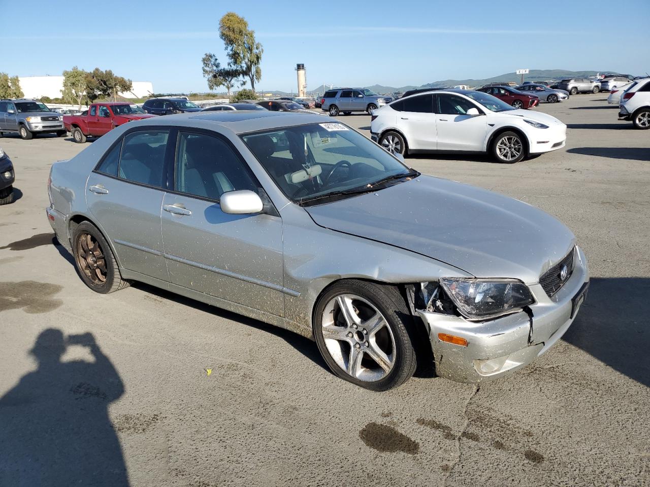 2002 Lexus IS - Image 4