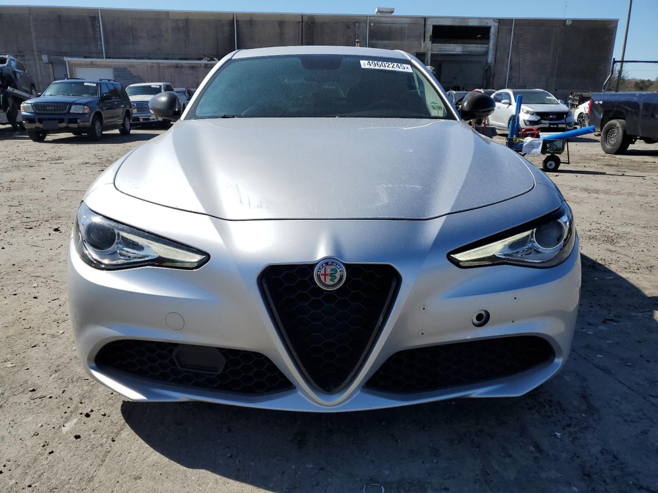 2017 Alfa Romeo Giulia - Image 5