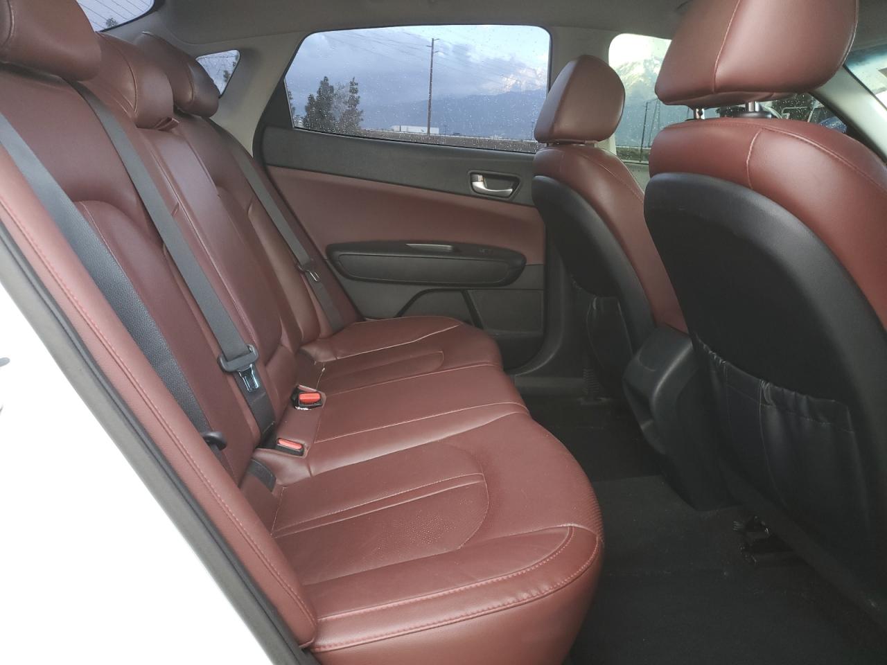 2017 Kia Optima - Image 10