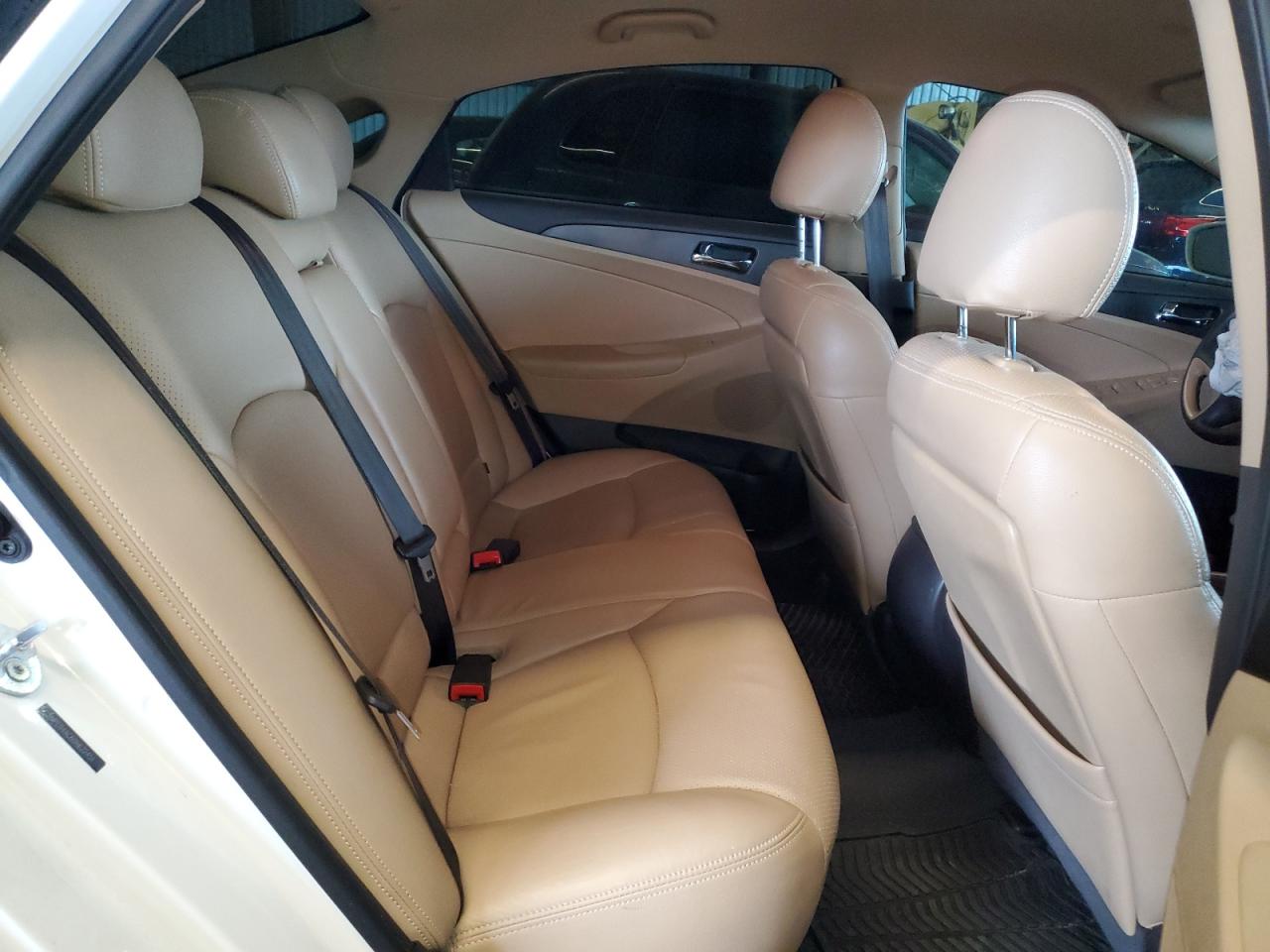 2013 Hyundai Sonata - Image 10