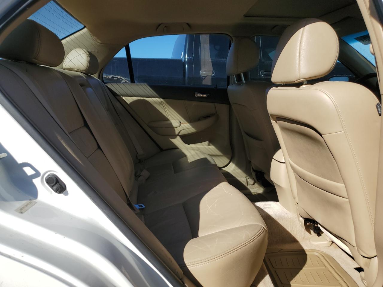 2004 Honda Accord - Image 10