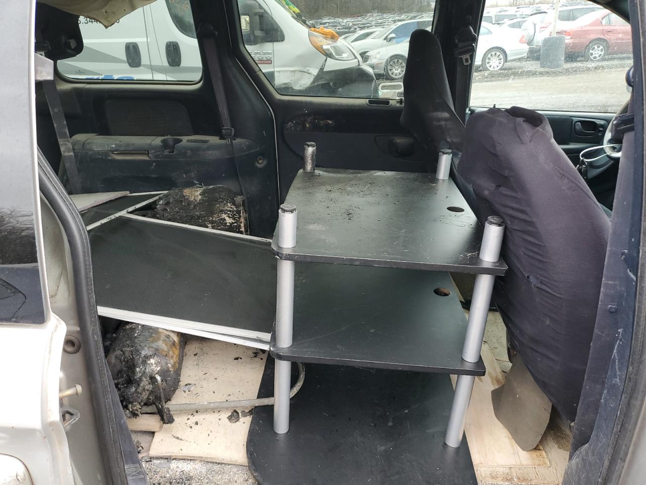 2001 Chrysler Voyager - Image 11