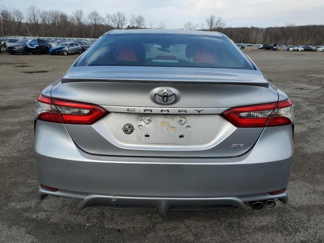  TOYOTA CAMRY 2018 Srebrny