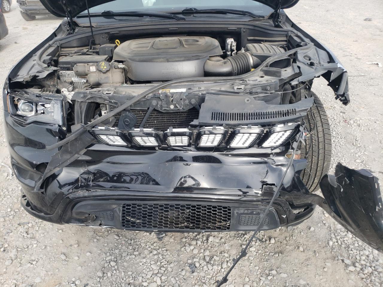 2019 Jeep Grand Cherokee - Image 12