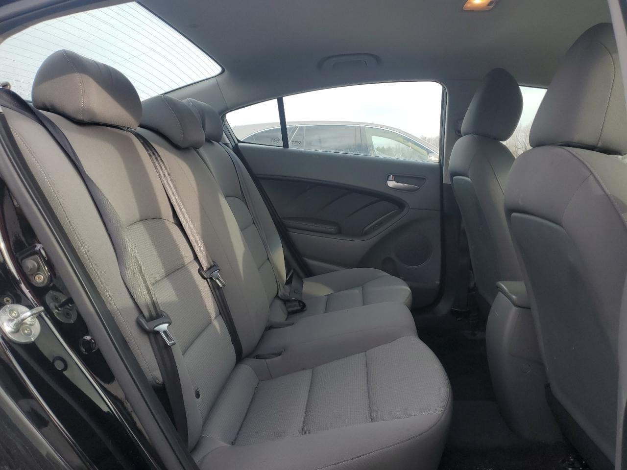 2017 Kia Forte - Image 10