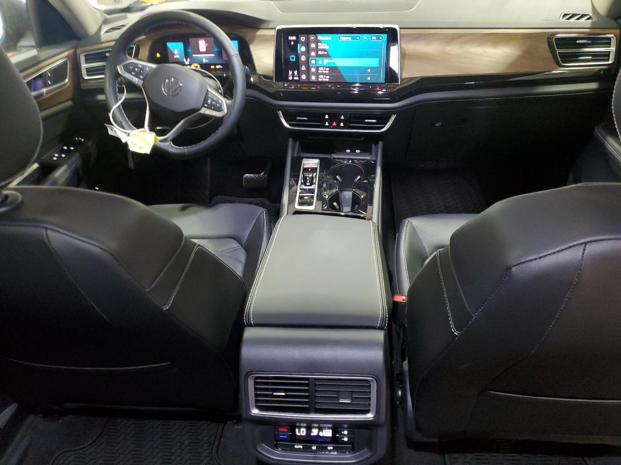 2024 Volkswagen Atlas - Image 8