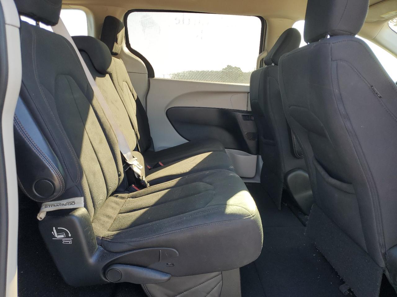 2019 Chrysler Pacifica - Image 11