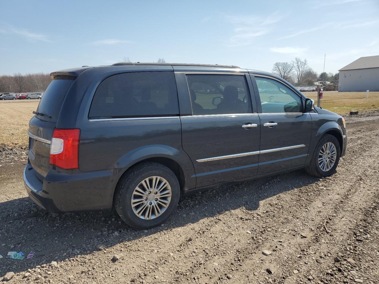 2013 Chrysler Town & Country - Image 3