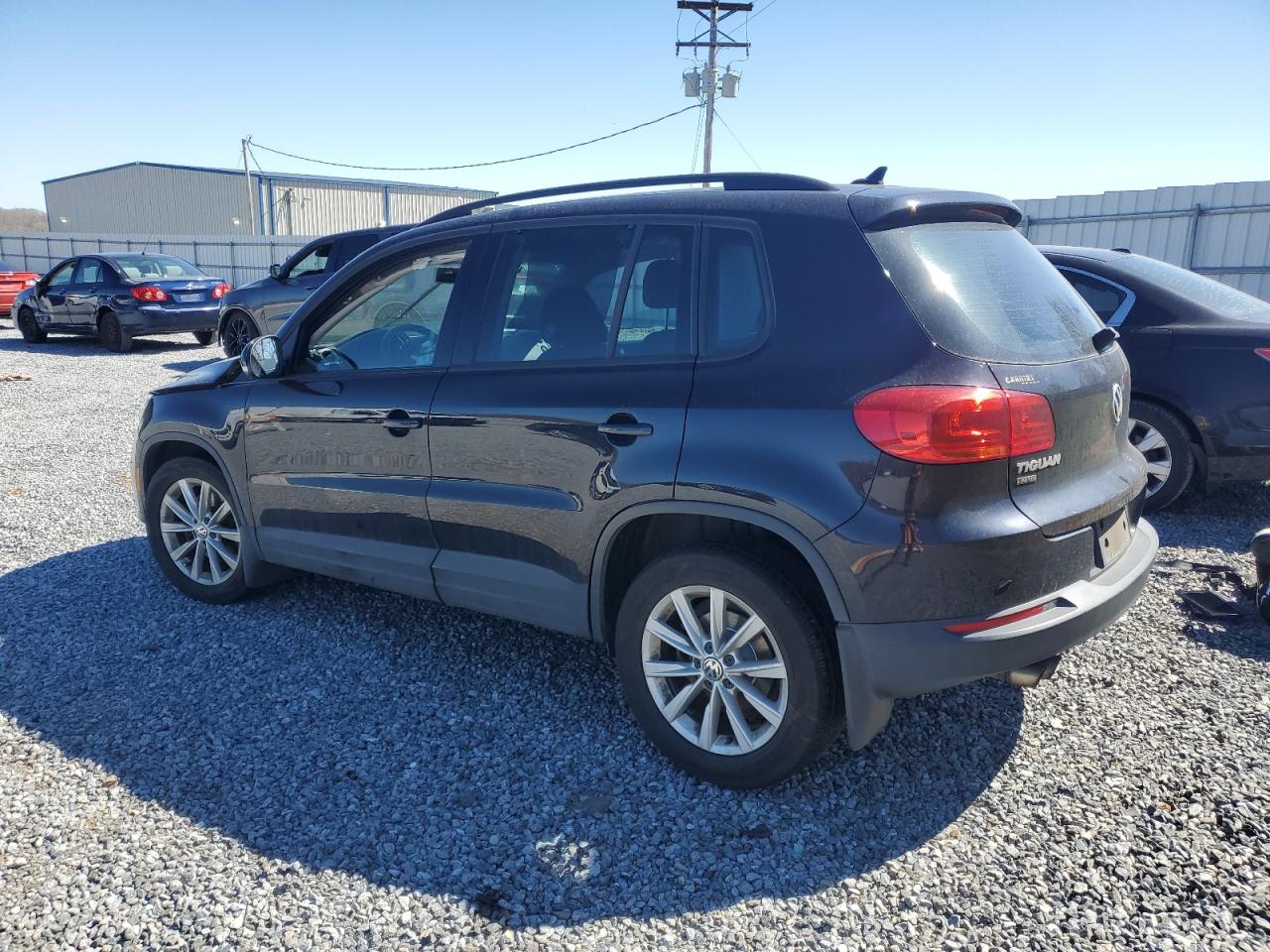 2017 Volkswagen Tiguan - Image 2