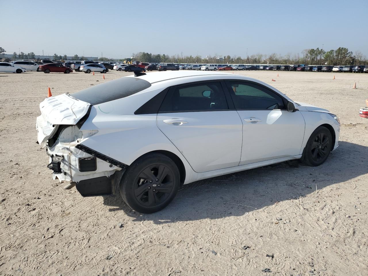 2022 Hyundai Elantra - Image 3