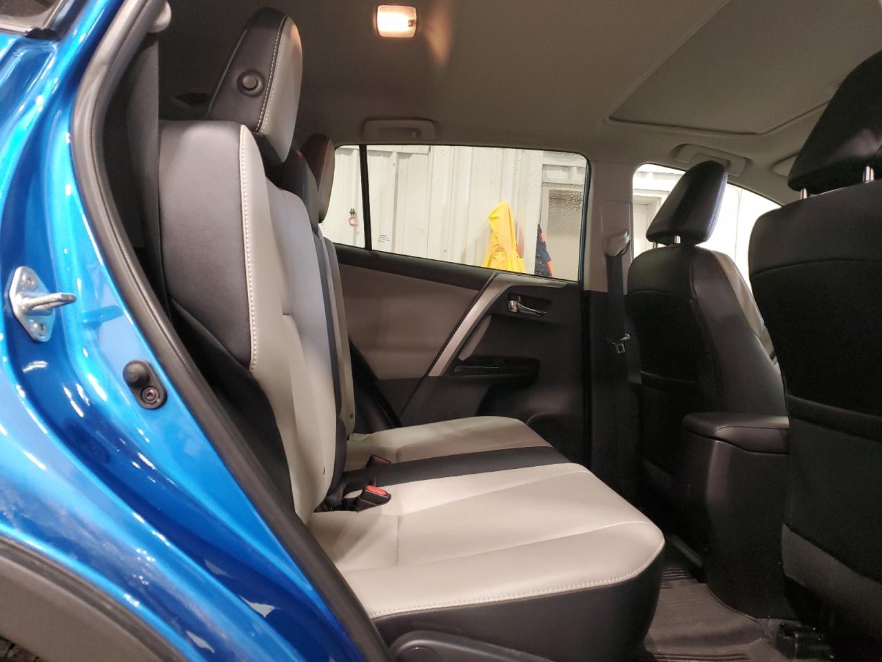 2016 Toyota RAV 4 - Image 11