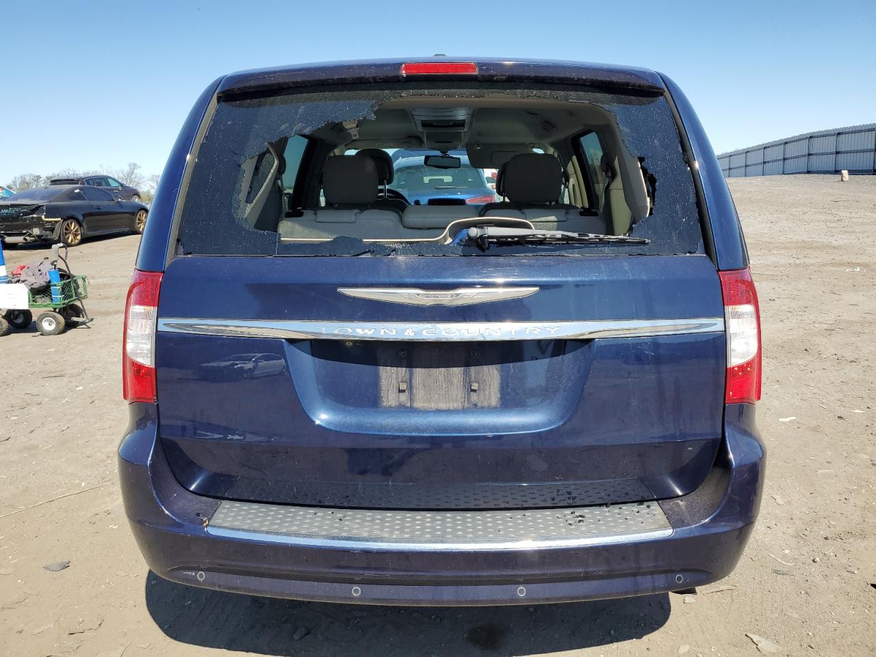 2014 Chrysler Town & Country - Image 6