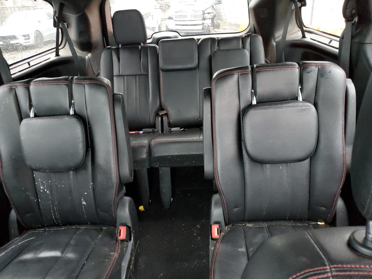2017 Dodge Caravan - Image 10