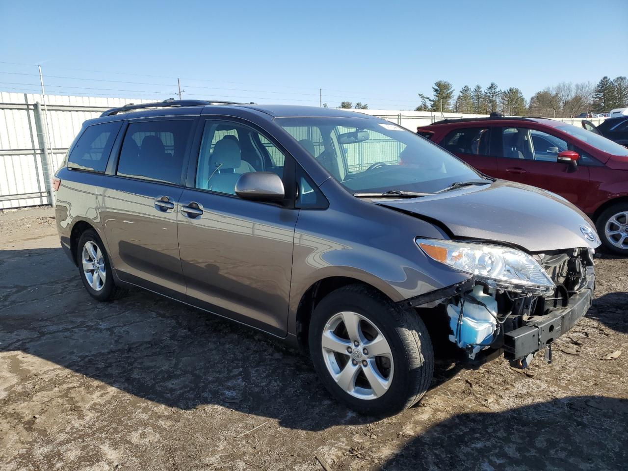 2017 Toyota Sienna - Image 4