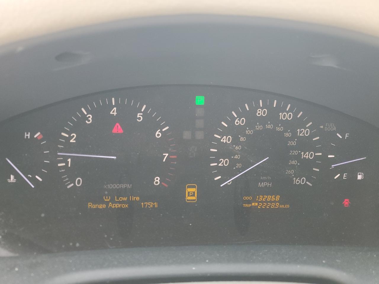 2004 Lexus LS - Image 9