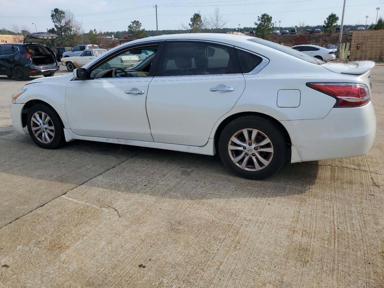 2014 Nissan Altima - Image 2