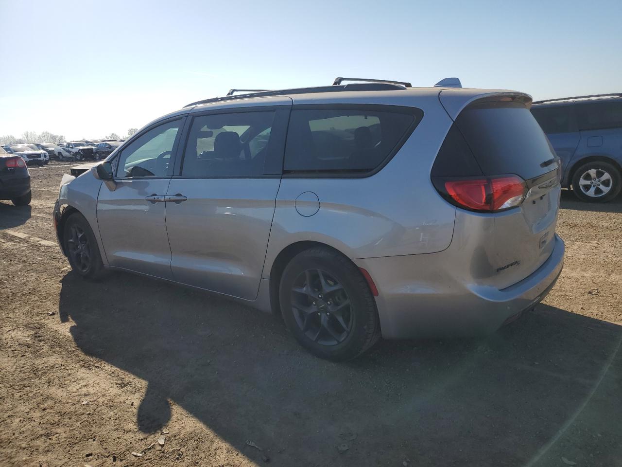 2018 Chrysler Pacifica - Image 2