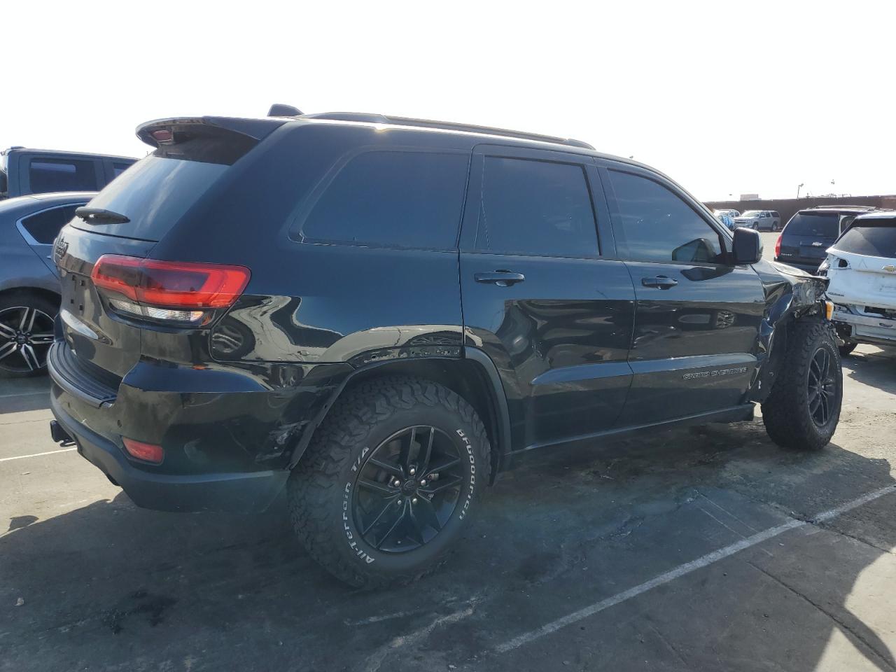 2019 Jeep Grand Cherokee - Image 3