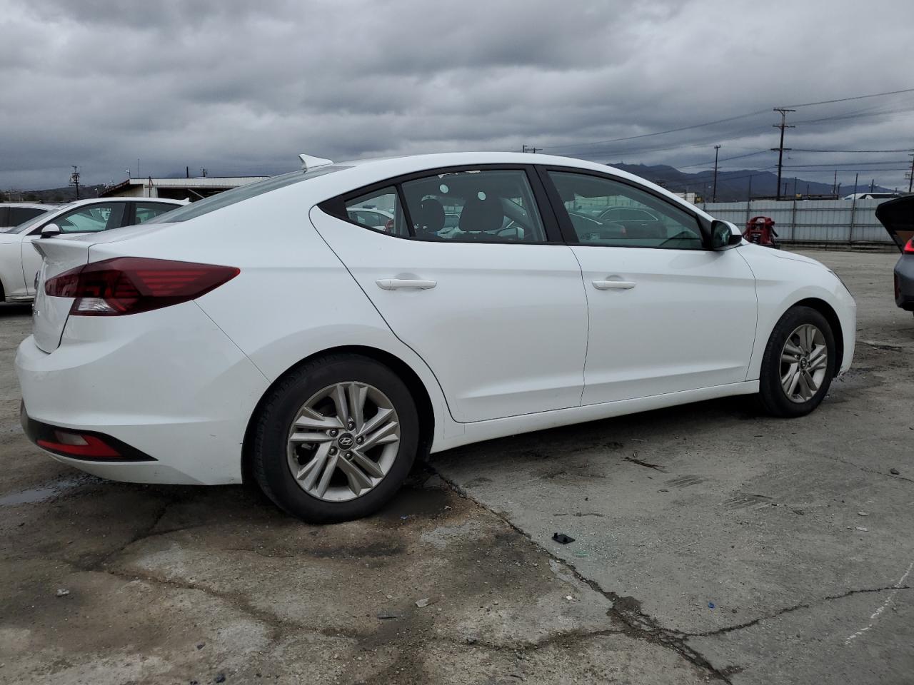2019 Hyundai Elantra - Image 3