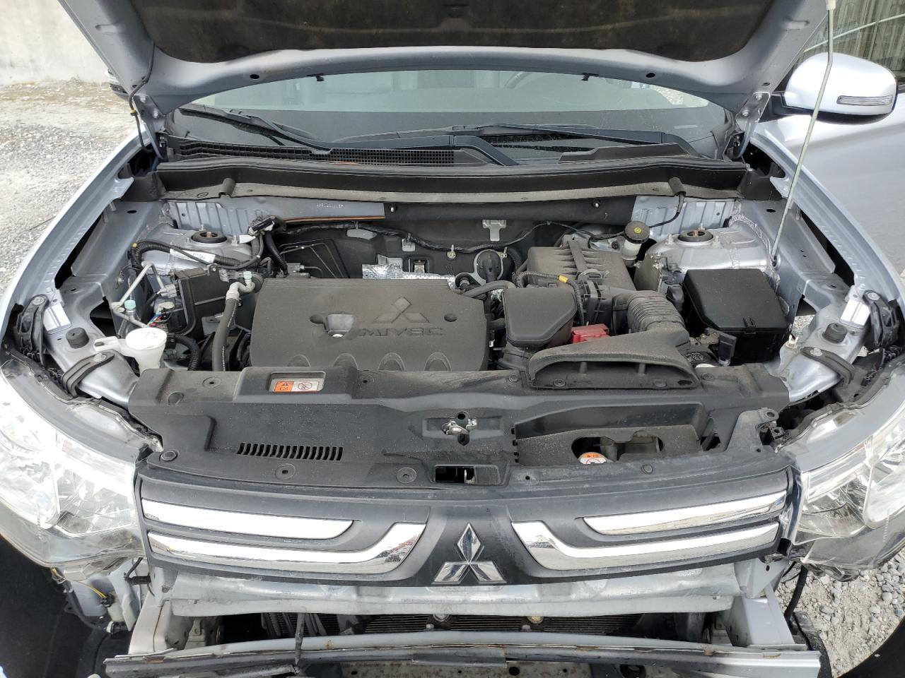 2014 Mitsubishi Outlander - Image 13