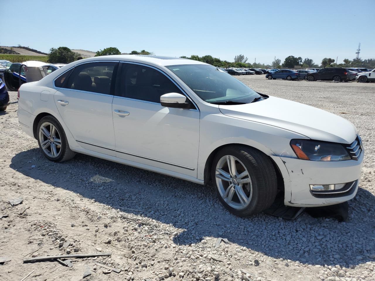 2015 Volkswagen Passat - Image 4