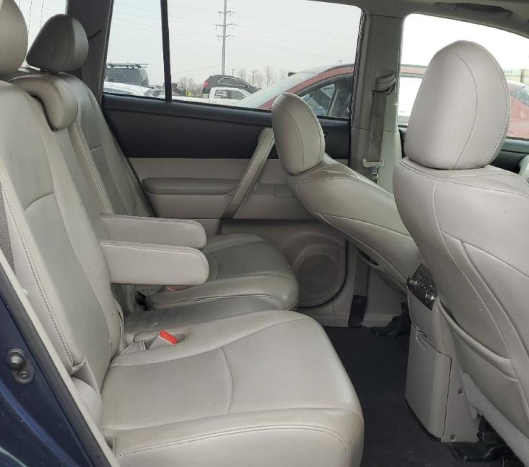 2012 Toyota Highlander - Image 11