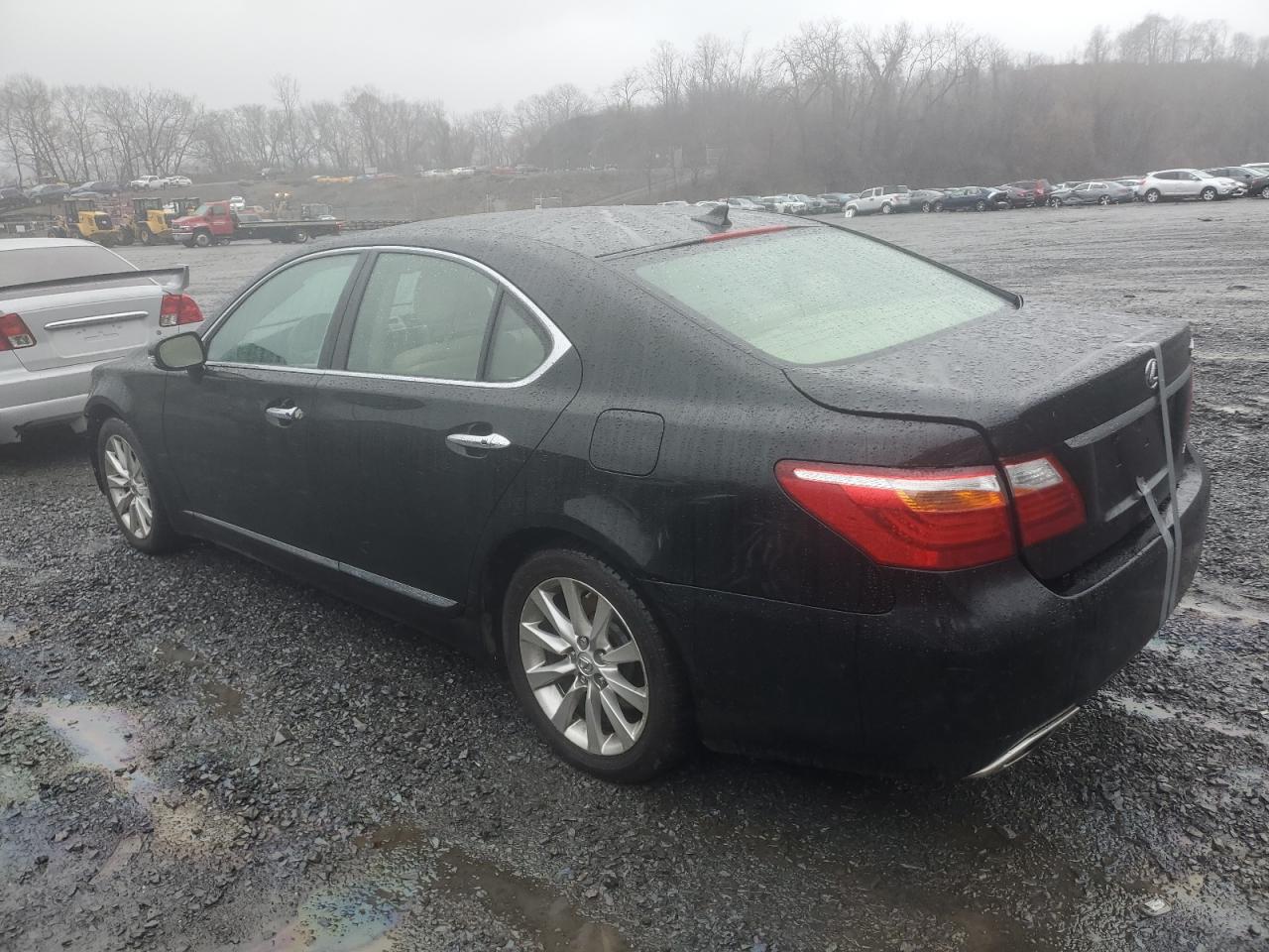 2011 Lexus LS - Image 2