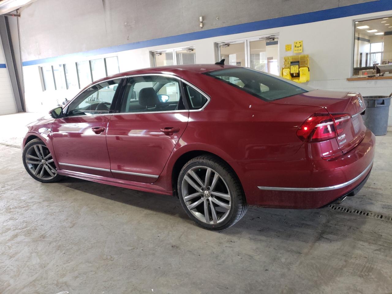 2017 Volkswagen Passat - Image 2