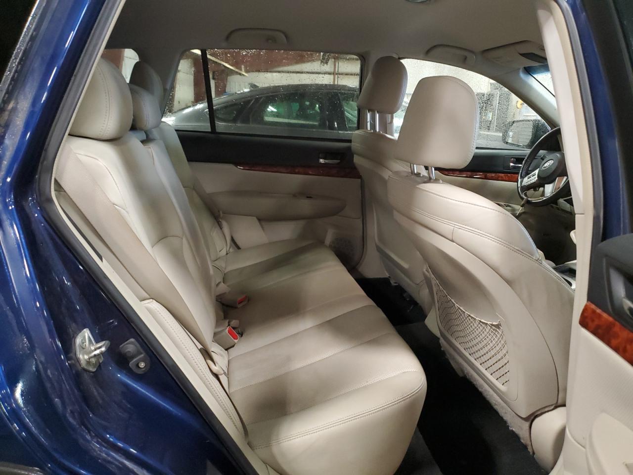 2010 Subaru Outback - Image 11