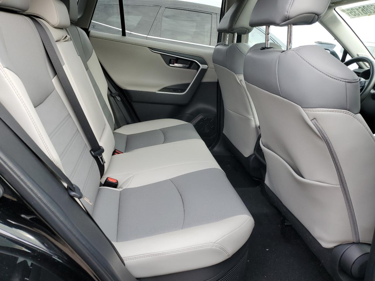 2021 Toyota RAV 4 - Image 11