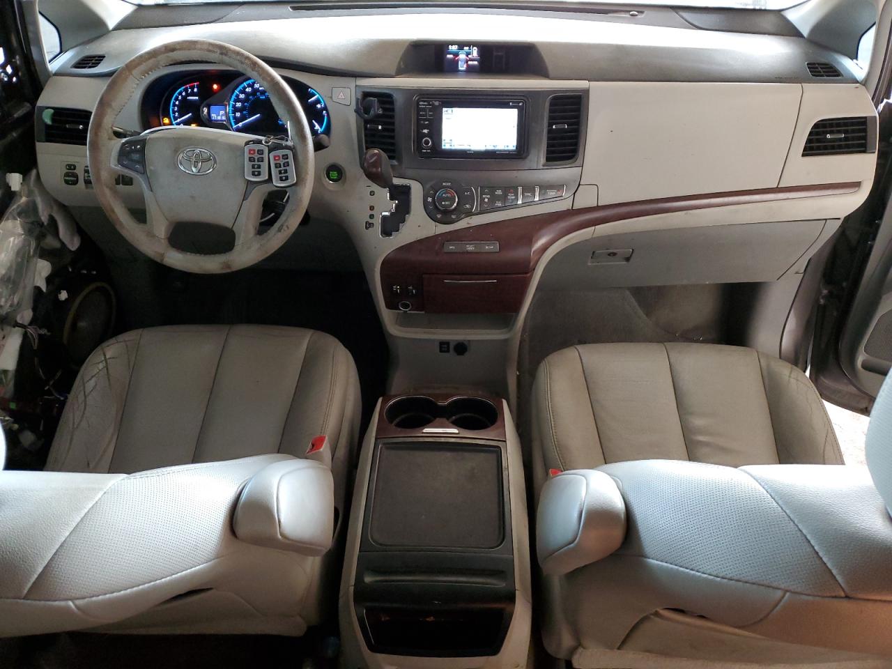 2014 Toyota Sienna - Image 8