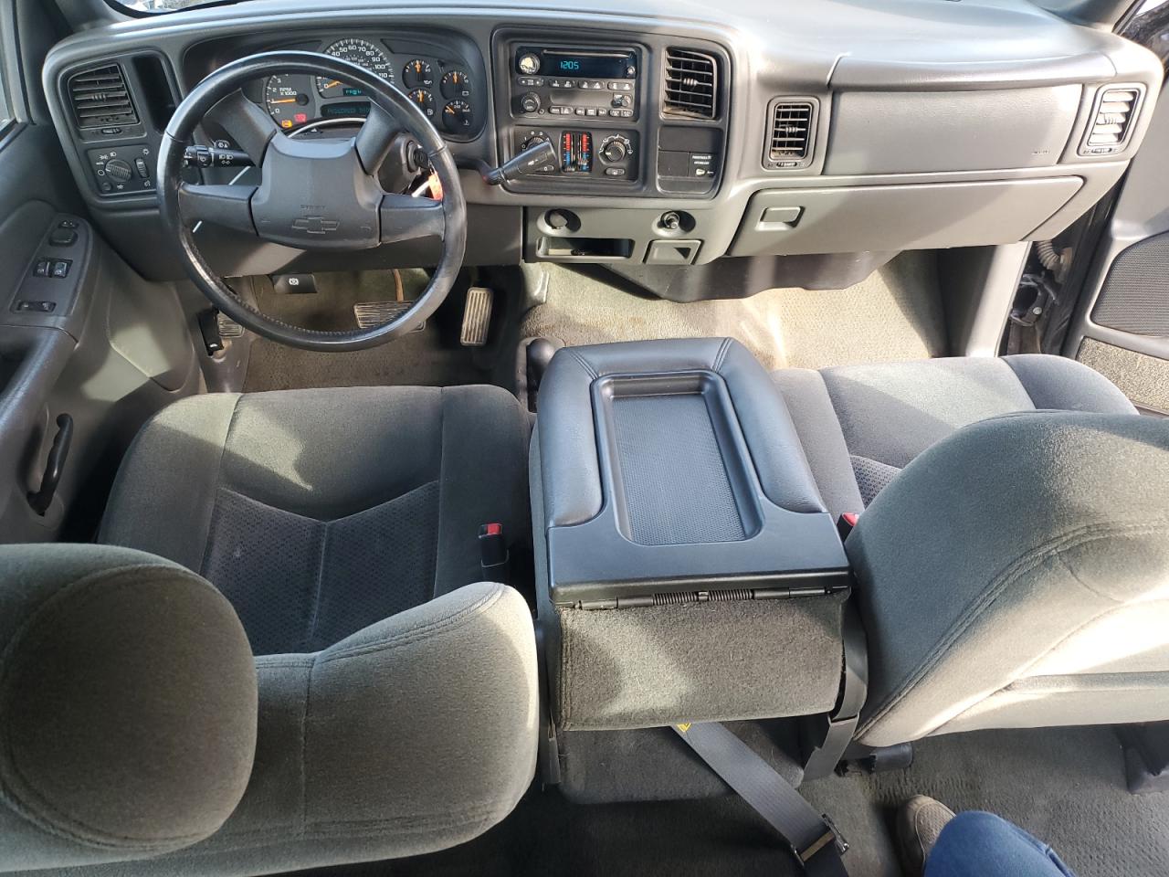 2004 Chevrolet Silverado - Image 8