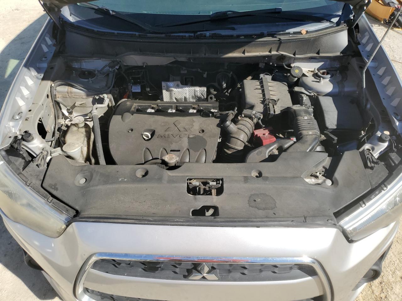 2013 Mitsubishi Outlander - Image 12