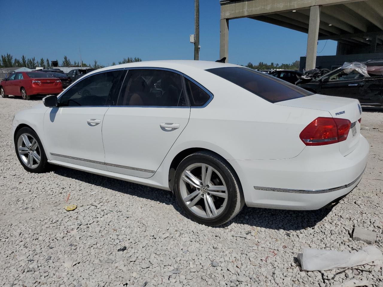 2015 Volkswagen Passat - Image 2