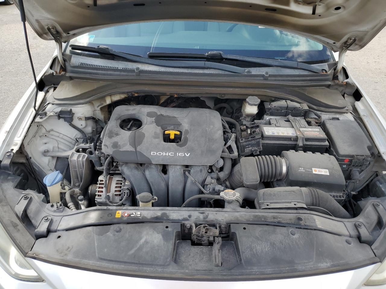 2017 Hyundai Elantra - Image 12