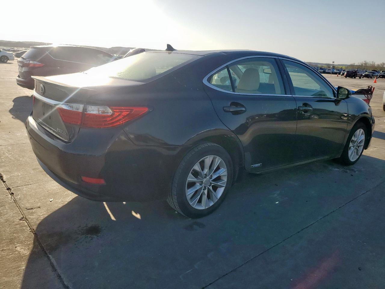 2014 Lexus ES - Image 3