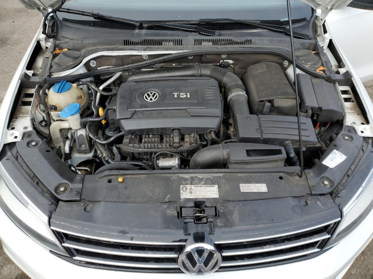 2015 Volkswagen Jetta - Image 13
