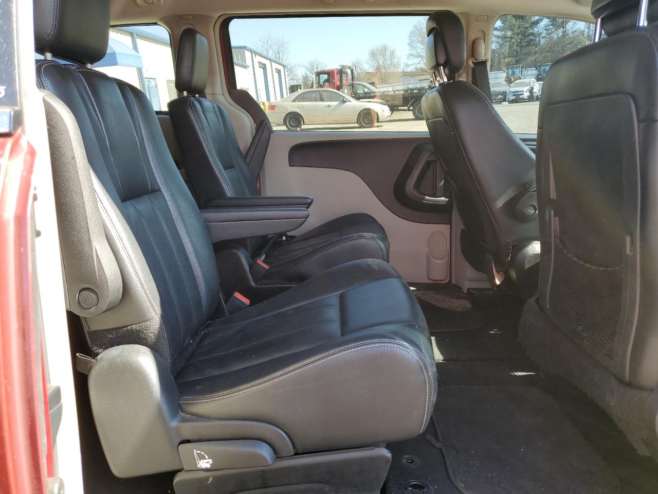 2013 Chrysler Town & Country - Image 11