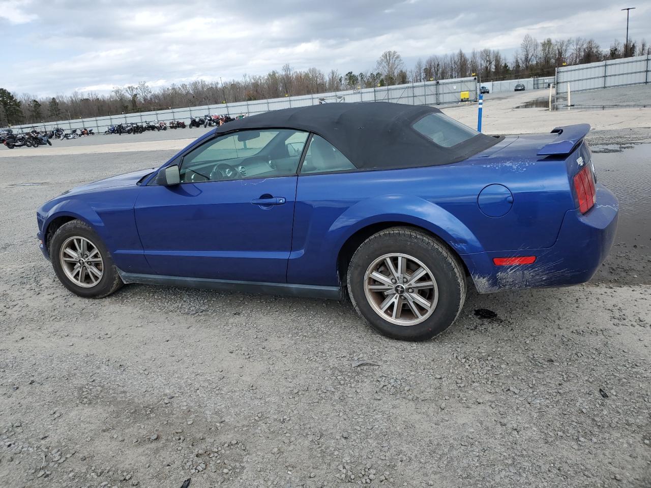 2005 Ford Mustang - Image 2