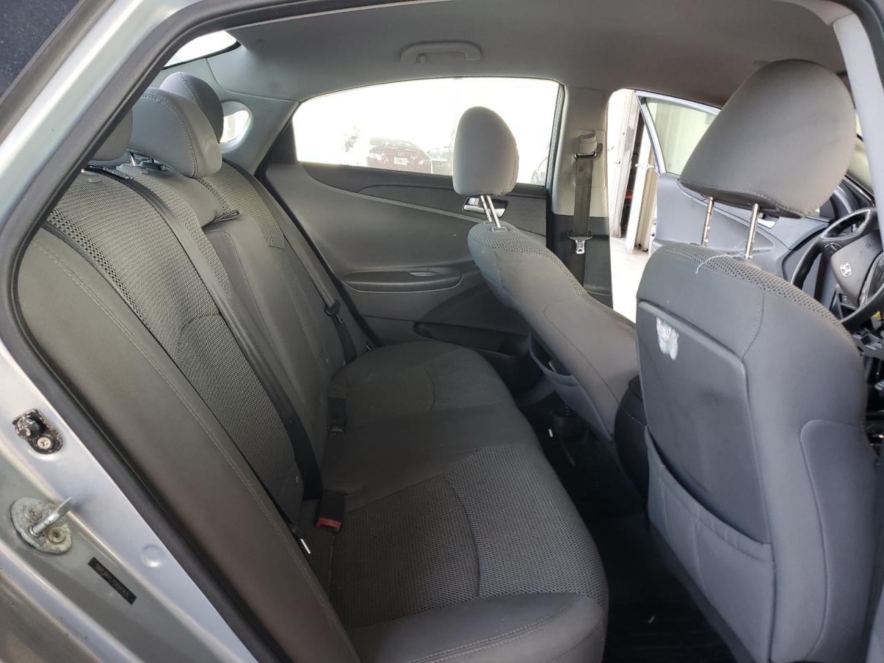 2012 Hyundai Sonata - Image 10
