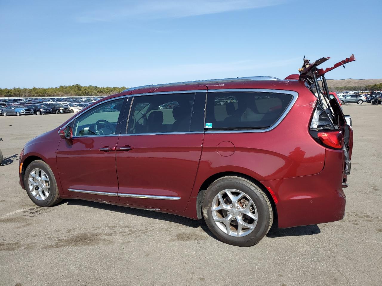 2019 Chrysler Pacifica - Image 2