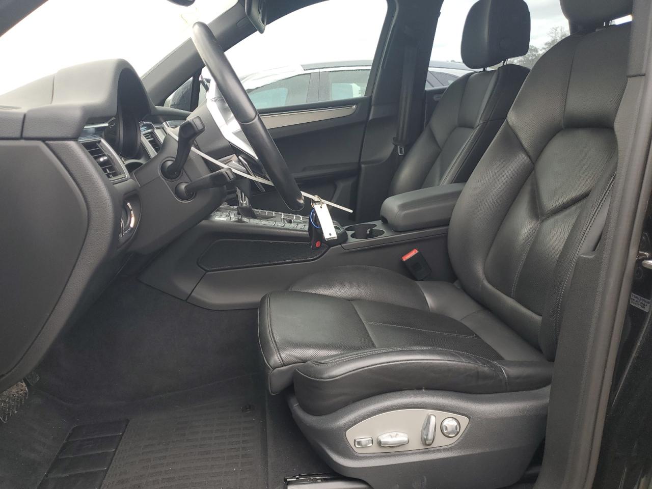 2015 Porsche Macan - Image 7