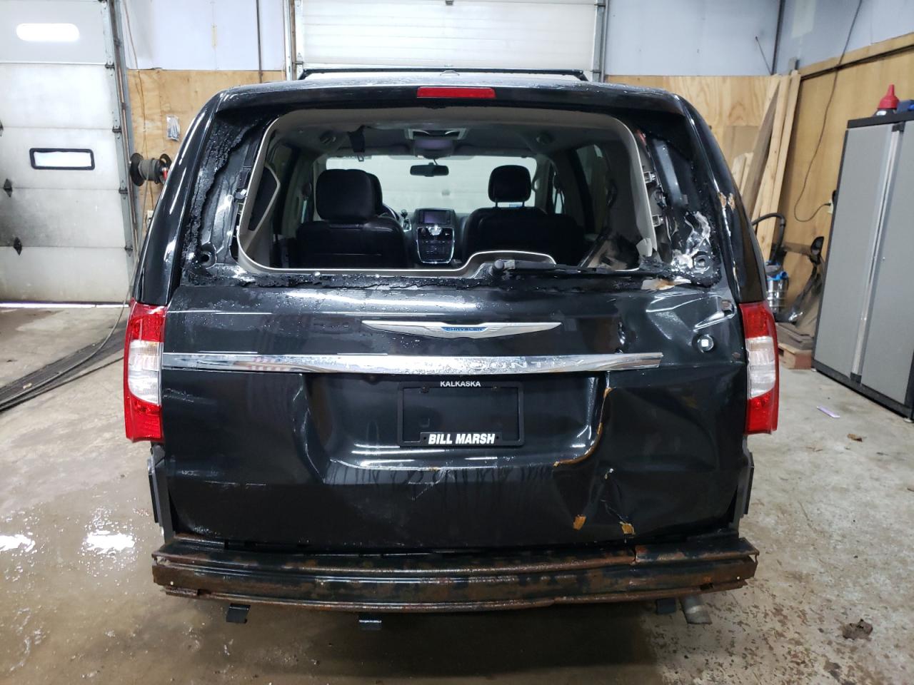 2016 Chrysler Town & Country - Image 6