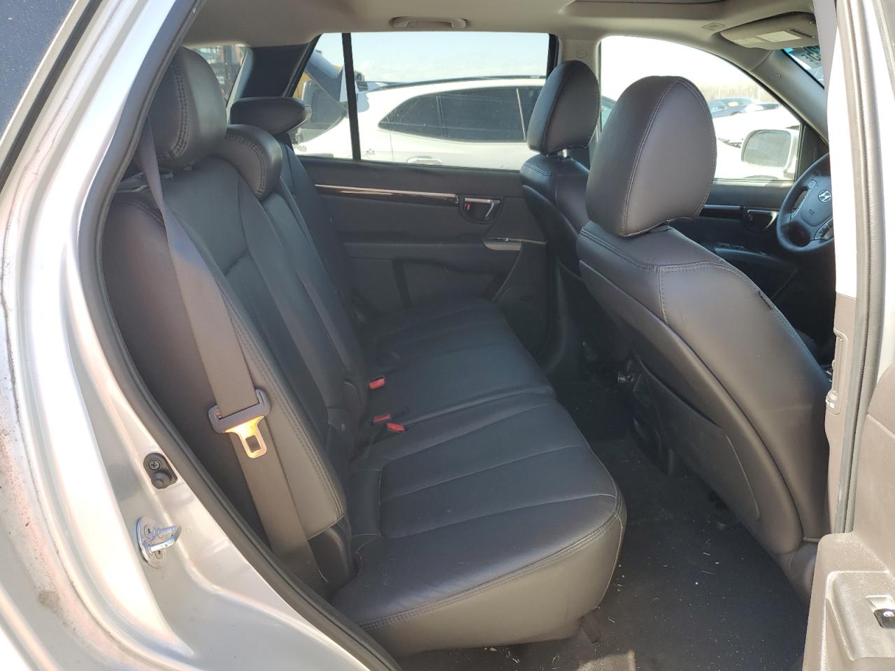 2011 Hyundai Santa Fe - Image 10
